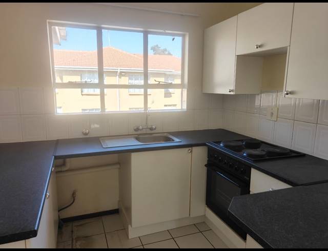 2 BEDROOM FLAT FOR SALE IN THREE RIVERS PROPER